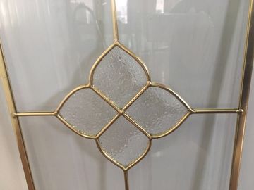 Bordo smussato della struttura vetro/metallo trasparente dell'armadio da cucina termoresistente